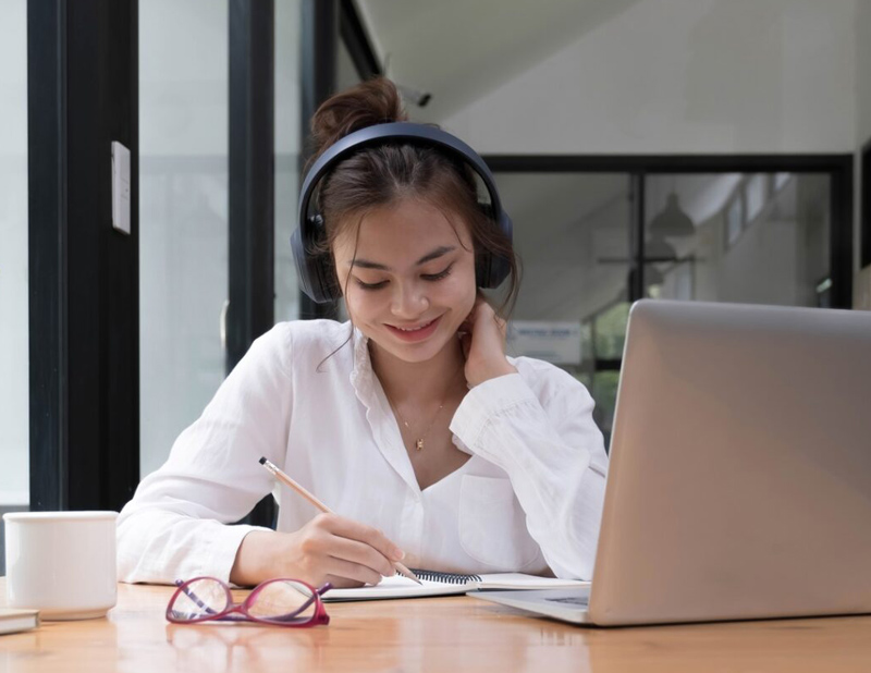 Dentist injecting live model during practical training